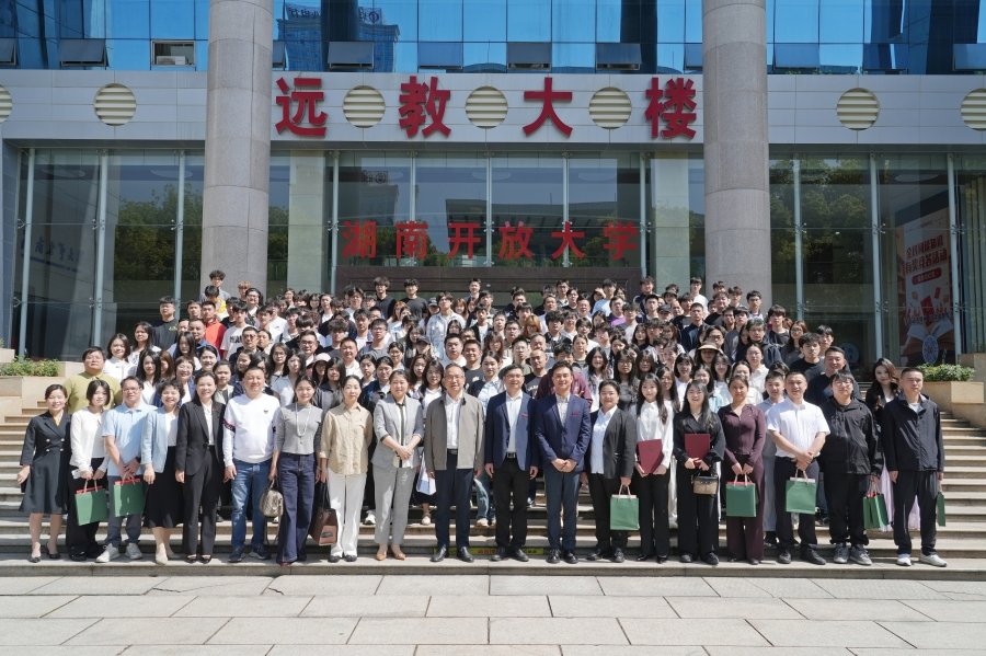 我院领导一行赴长沙市飞文教...