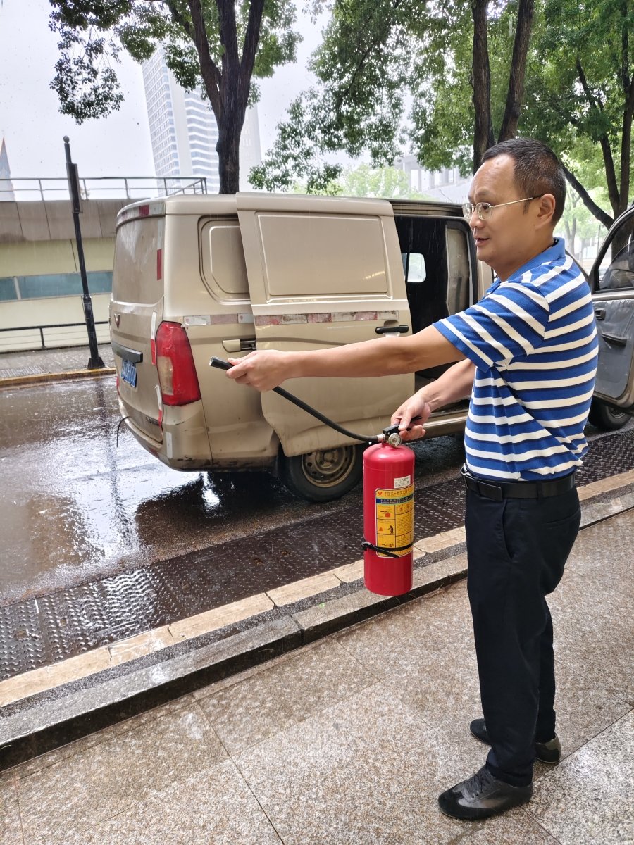 切实筑牢校园安全防线