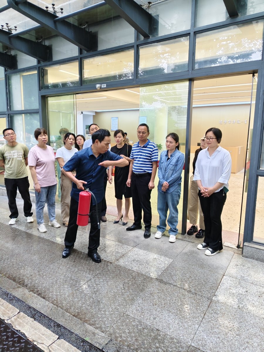 贝投体育官网安全访问图书馆5月19日